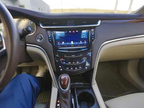 Used 2016 Cadillac XTS Premium image 8