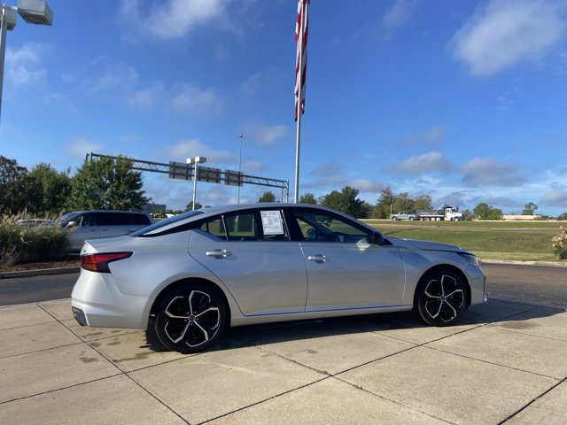 Used 2025 Nissan Altima 2.5 SR FWD image 12