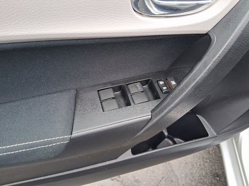 Used 2015 Toyota Corolla LE image 12