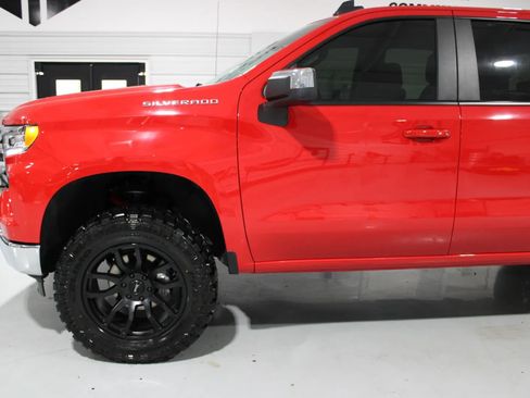 Used 2025 Chevrolet Silverado 1500 LT AWD/4WD image 5