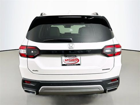 Certified 2025 Honda Pilot Touring image 20