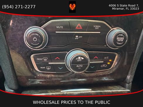 Used 2017 Chrysler 300 C RWD image 12