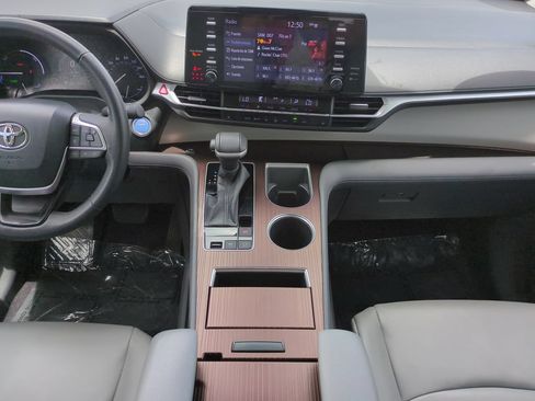 Used 2022 Toyota Sienna XLE FWD image 15
