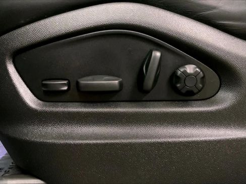 Used 2022 Porsche Cayenne Platinum Edition image 39