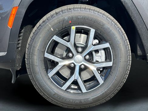 New 2025 Jeep Grand Cherokee L Limited image 26