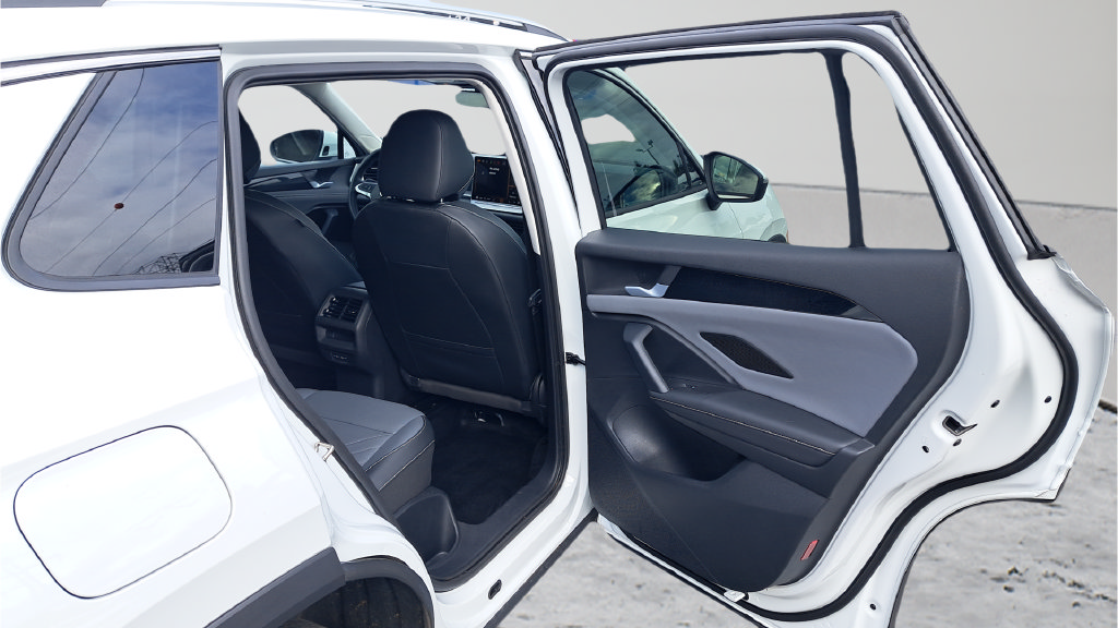 Used 2026 Volkswagen Tiguan SE AWD/4WD image 13