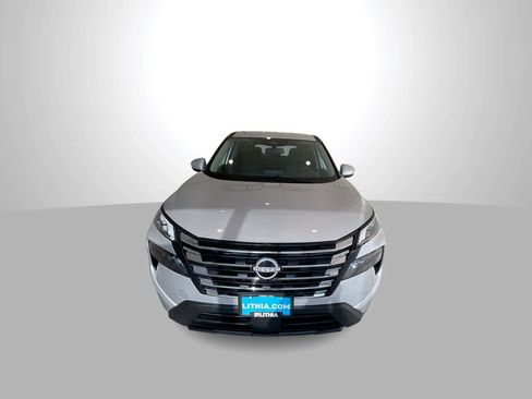 Used 2024 Nissan Rogue SV AWD/4WD image 3