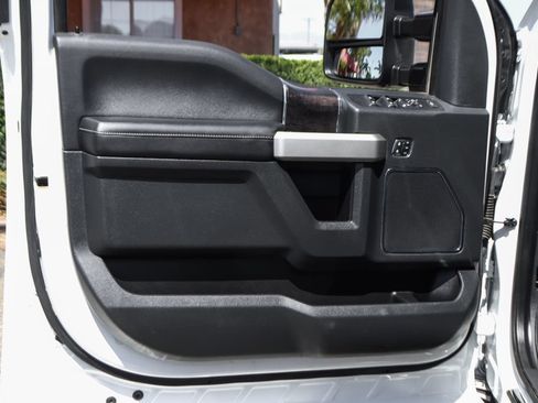 Used 2022 Ford F250 Lariat w/ Black Appearance Package AWD/4WD image 13