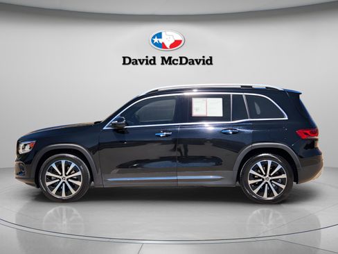 Used 2023 Mercedes-Benz GLB 250 4MATIC image 2