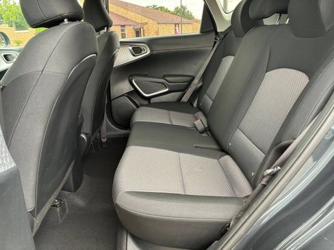 Used 2025 Kia Soul LX w/ LX Technology Package FWD image 19