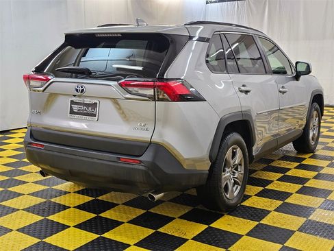 Used 2022 Toyota RAV4 LE image 3