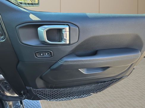 Used 2018 Jeep Wrangler Unlimited Sahara image 35