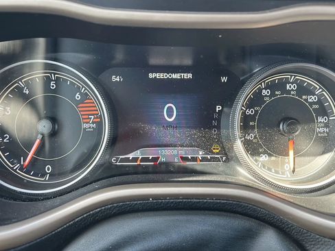 Used 2017 Jeep Cherokee Limited image 4