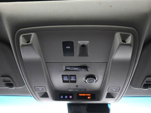 Used 2017 Cadillac Escalade ESV Luxury image 28