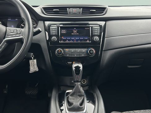 Used 2020 Nissan Rogue S FWD image 20