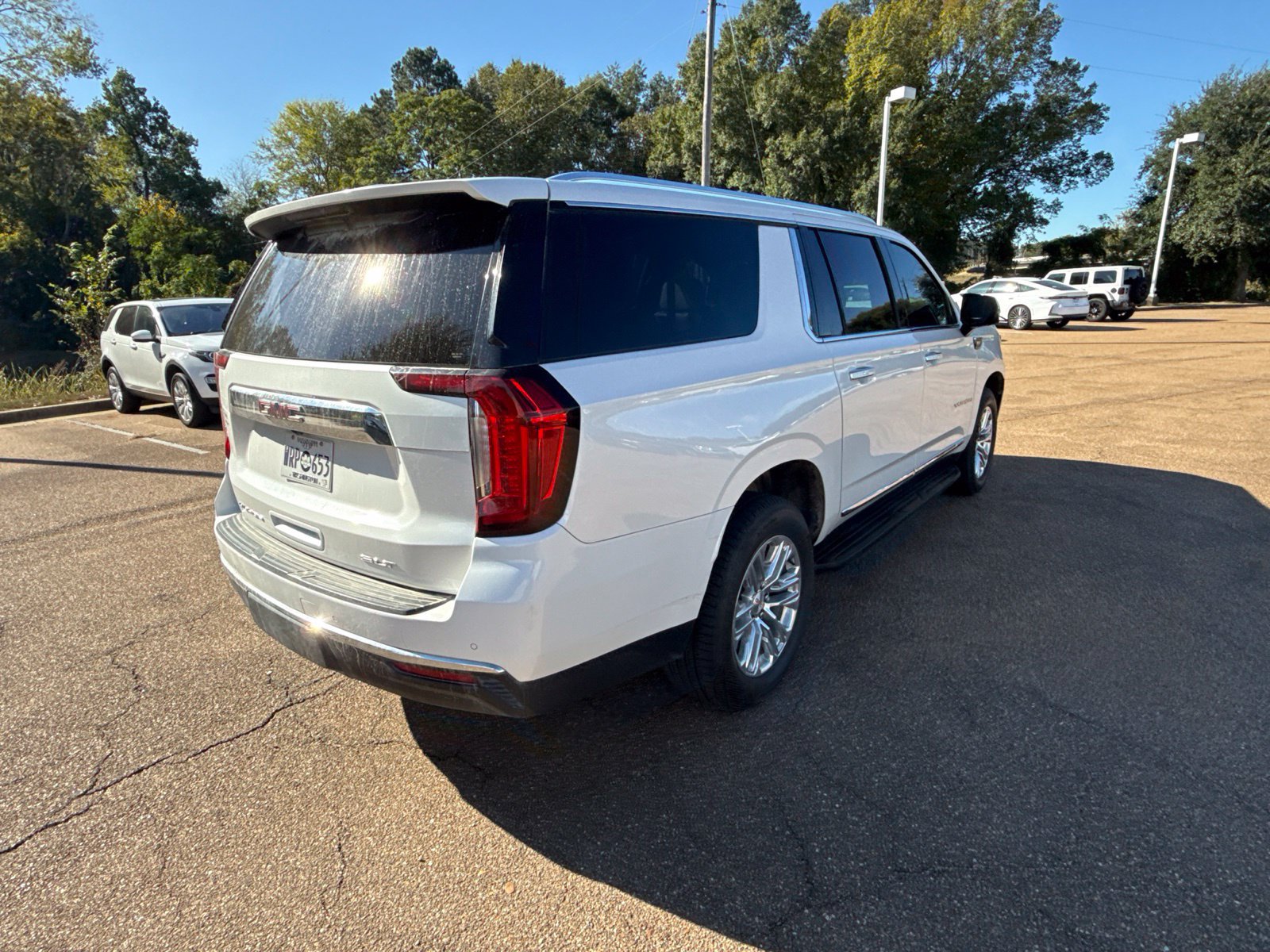 Used 2023 GMC Yukon XL SLT w/ SLT Premium Package RWD image 7