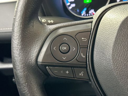 Used 2020 Toyota RAV4 LE image 21