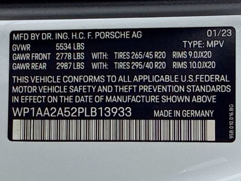 Certified 2023 Porsche Macan AWD/4WD image 33