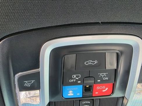 Used 2025 RAM 2500 Limited AWD/4WD image 19