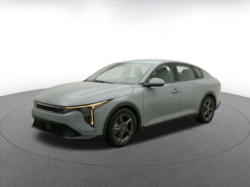 Used 2025 Kia K4 FWD image 3