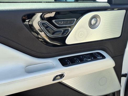 Used 2024 Lincoln Aviator Black Label w/ Jet Package image 4