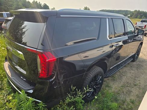 Used 2023 GMC Yukon XL SLT w/ SLT Luxury Package AWD/4WD image 6