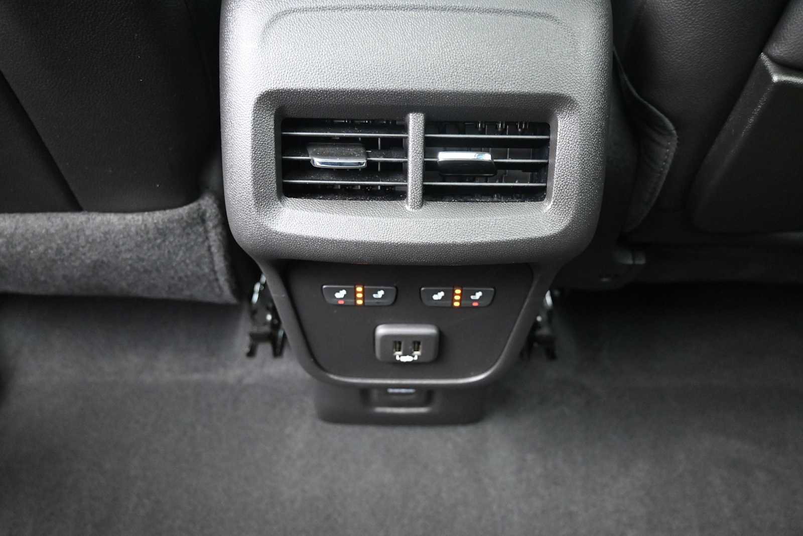 Used 2024 GMC Terrain Denali w/ Denali Premium Package AWD/4WD image 14