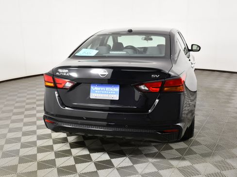 Used 2024 Nissan Altima 2.5 SV FWD image 7