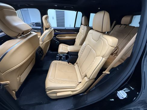 Used 2022 Jeep Grand Cherokee L Summit w/ Luxury Tech Group V image 25