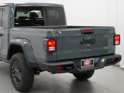 New 2026 Jeep Gladiator Sport image 12