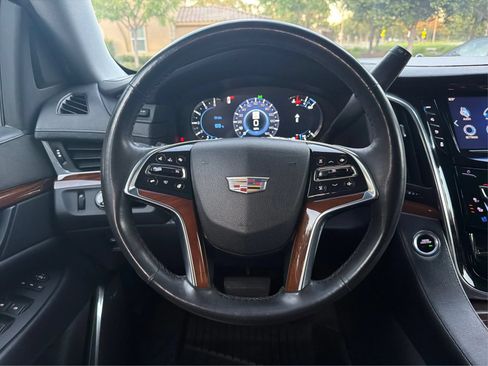 Used 2017 Cadillac Escalade Premium Luxury RWD image 17
