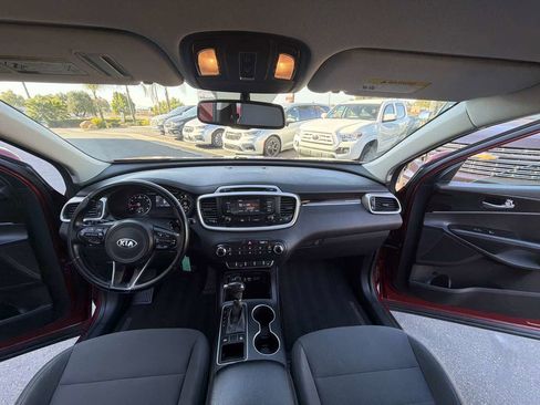Used 2016 Kia Sorento FWD w/ LX Convenience Package image 3