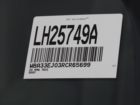 Used 2024 BMW 760i xDrive w/ Premium Package 2 image 27