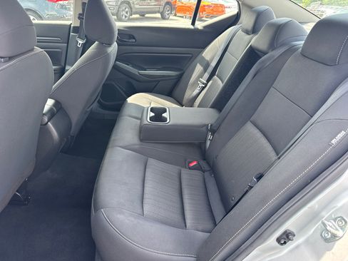 Used 2024 Nissan Altima 2.5 SV FWD image 6