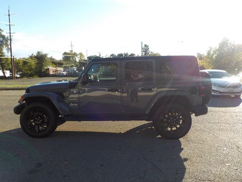 Used 2021 Jeep Wrangler Unlimited Sahara w/ Cold Weather Group image 10