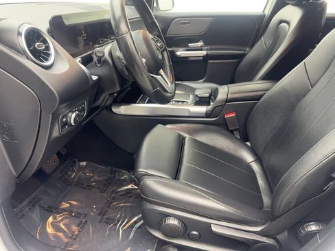 Used 2022 Mercedes-Benz GLB 250 w/ Premium Package Lite image 25