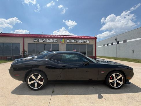 Used 2014 Dodge Challenger SRT8 RWD image 17