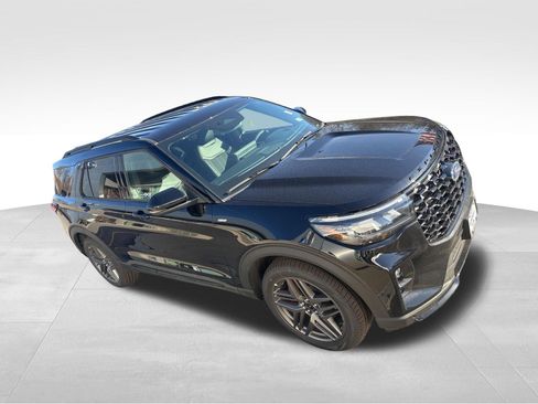 New 2026 Ford Explorer ST-Line w/ ST-Line Street Pack image 8