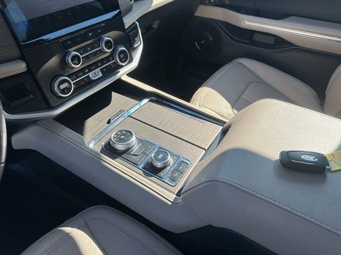 Used 2024 Ford Expedition Max Limited image 18