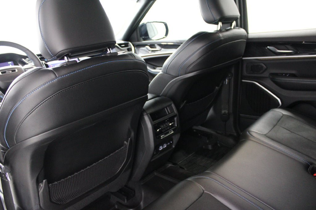 Used 2022 Jeep Grand Cherokee Trailhawk AWD/4WD image 15