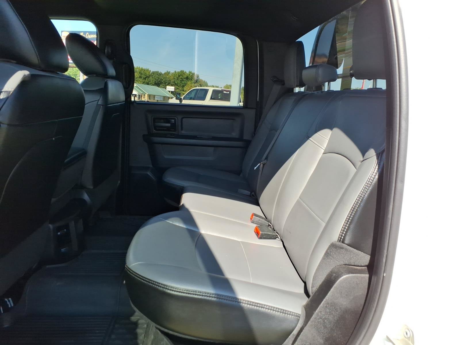 Used 2024 RAM 3500 Tradesman w/ Chrome Appearance Group AWD/4WD image 8
