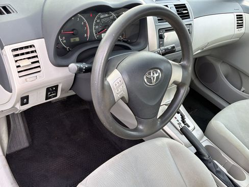 Used 2013 Toyota Corolla LE FWD image 4