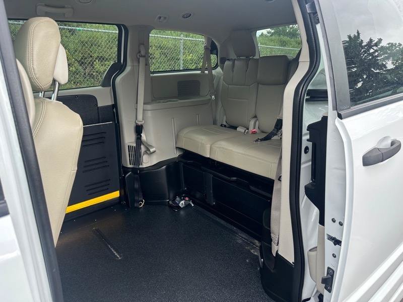 Used 2019 Dodge Grand Caravan SE FWD image 11