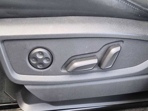 Used 2023 Audi Q5 e Premium w/ Convenience Package image 15