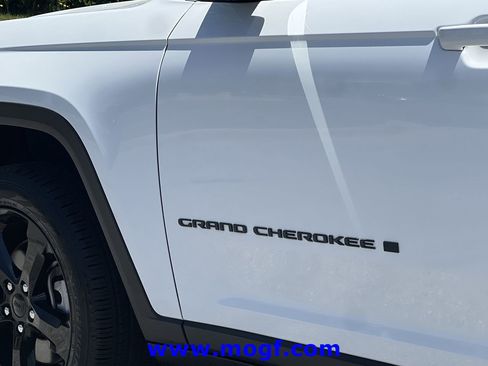 Used 2025 Jeep Grand Cherokee L Limited w/ Luxury Tech Group II AWD/4WD image 34
