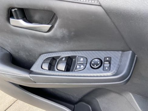 Used 2025 Nissan Sentra SV FWD image 9