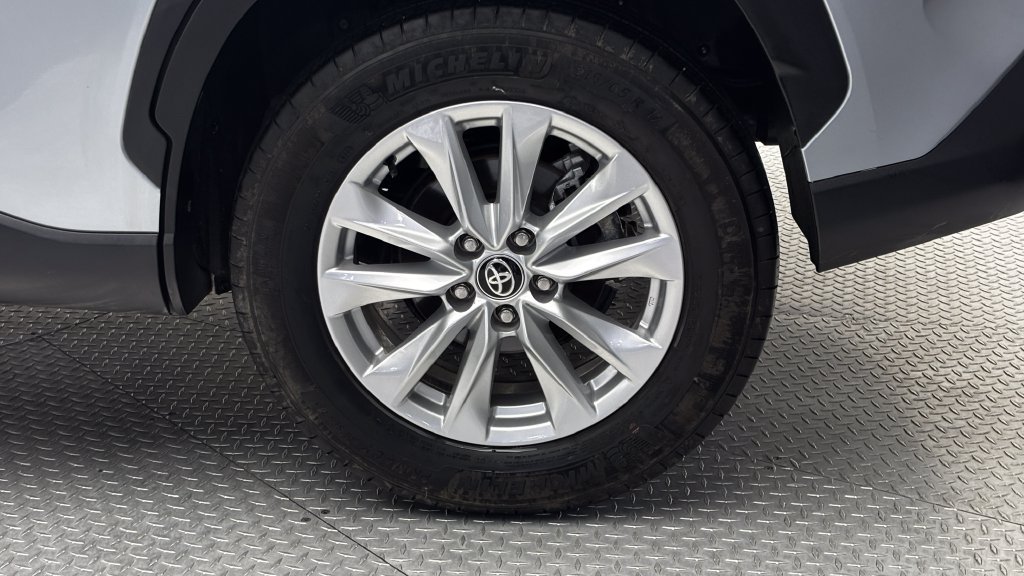 Certified 2025 Toyota Corolla Cross LE FWD image 6