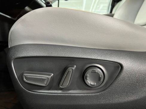 Used 2025 Toyota Sienna XLE w/ XLE Plus Package AWD/4WD image 14
