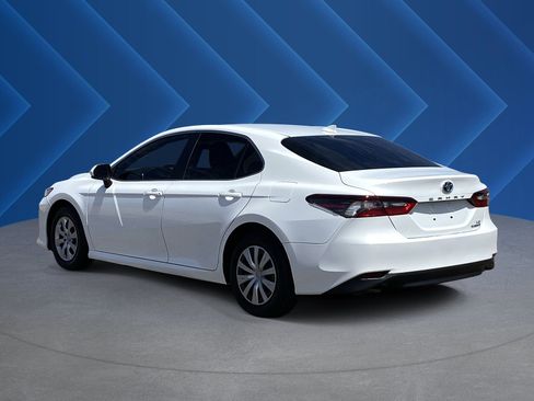 Used 2022 Toyota Camry LE FWD image 5