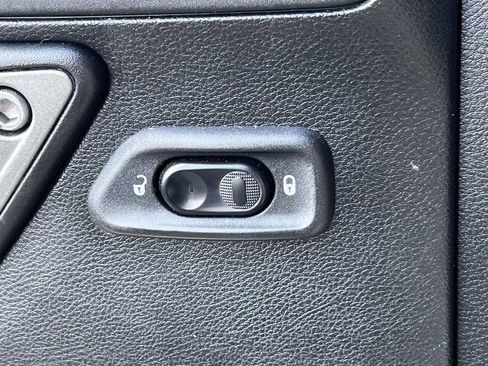 Used 2018 Jeep Wrangler Unlimited Sport S AWD/4WD image 18